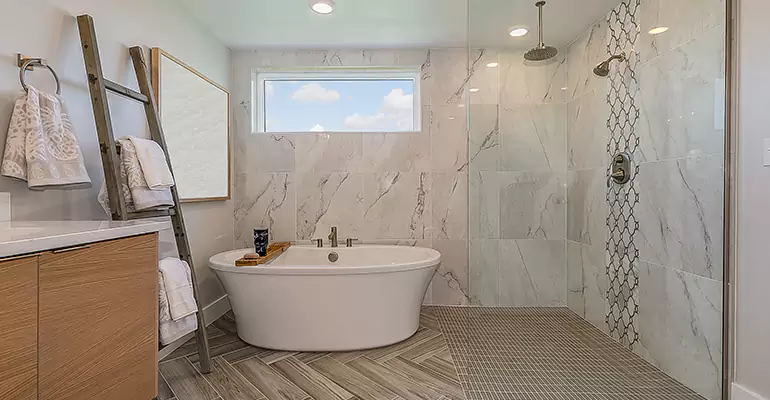 Luxury Master Bath Designs in Freeport